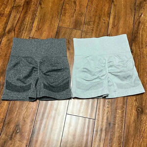 2 Booty scrunch shorts